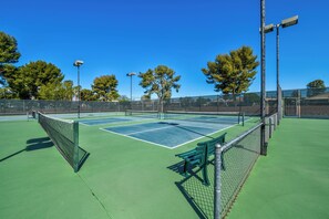 Sport court - Beautiful 2-bedroom condo +DEN in charming Rancho Mirage (Rancho Mirage)