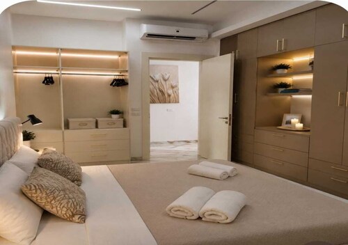 Gold Apartment NAAMABAY near the beach with a free shuttle