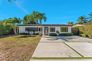 Unclassified image, 3 of 22, button - Azure Coastal Breeze • Near Lakes, Golf & Beaches (North Miami Beach)
