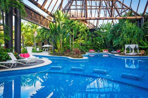 3 udendørs pools