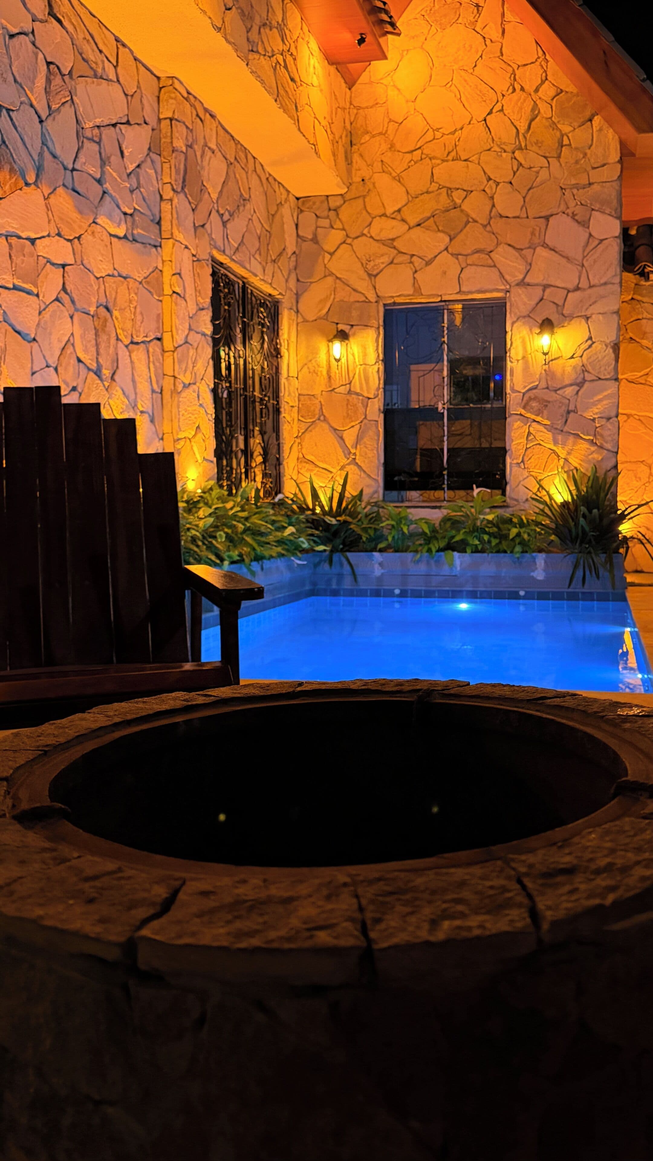 Chalé luxo, vista para o jardim | Piscina