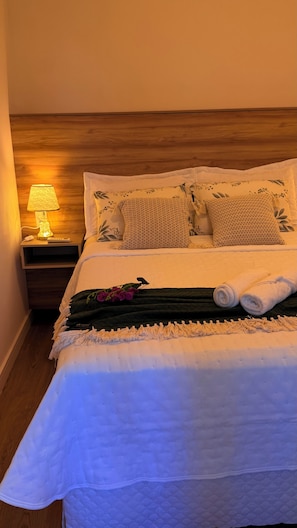 Deluxe Chalet, Garden View | Blackout drapes, soundproofing, iron/ironing board, WiFi (free) - Chalé Jardim Itália (Tiangua)