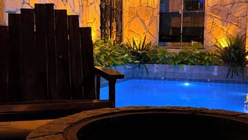 Kolam renang outdoor