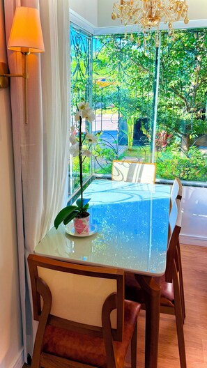Dining - Chalé Jardim Itália (Tiangua)