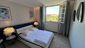 4 Schlafzimmer, Zimmersafe, Schreibtisch, Bügeleisen/Bügelbrett