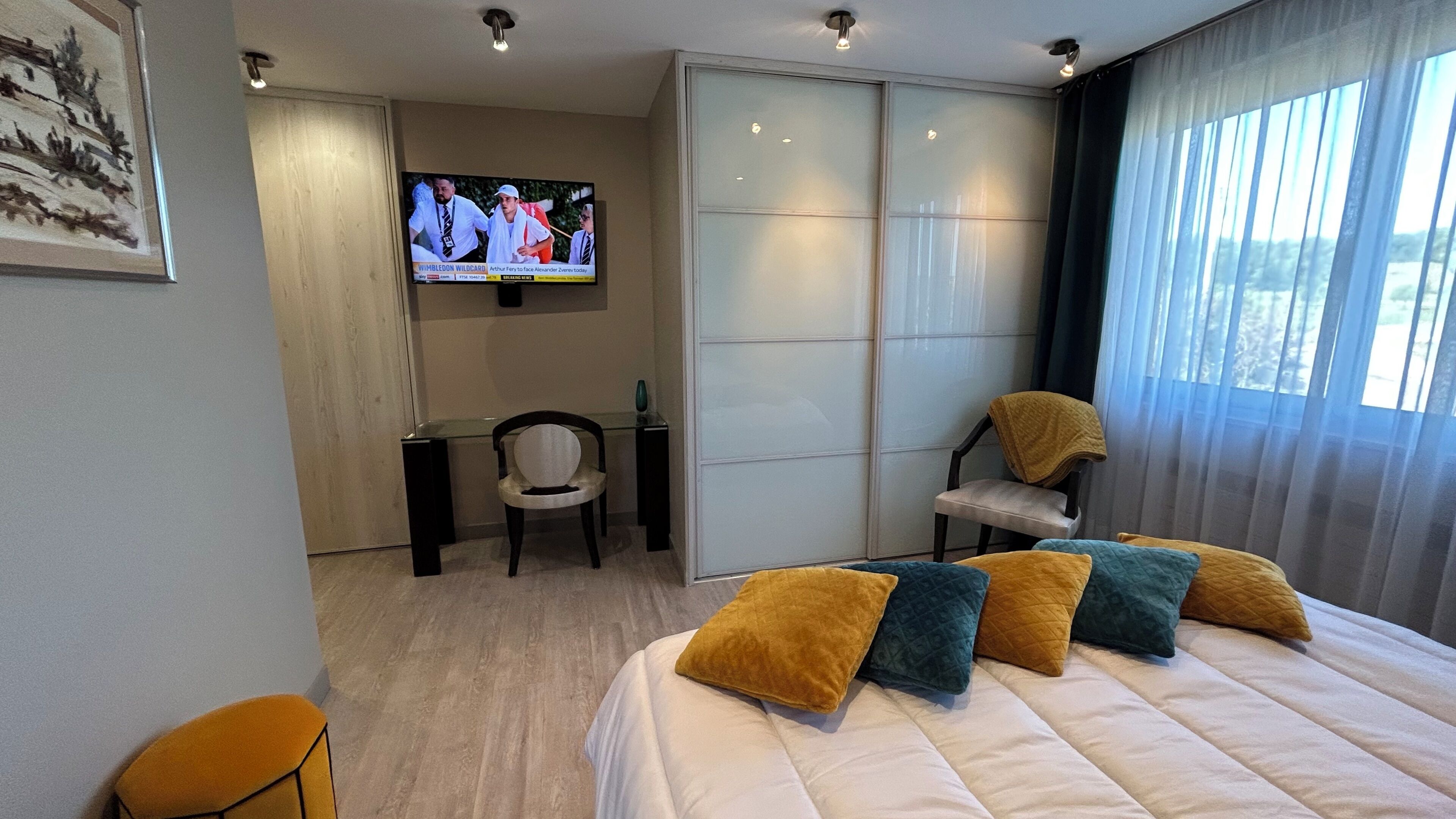 4 bedrooms, iron/ironing board, free WiFi