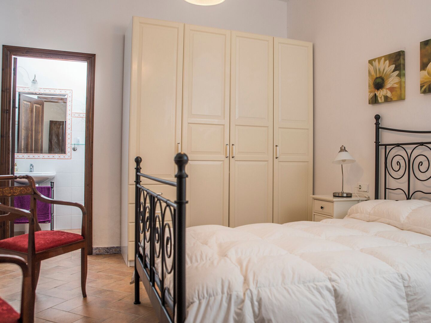 4 dormitorios, tabla de planchar con plancha, wifi y ropa de cama