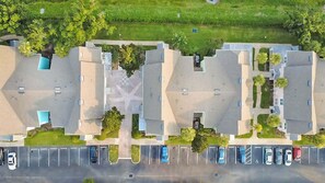 An aerial view of a residential complex with multiple buildings, parking spaces, and green areas. - Runaway Beach Club Disney Retreat (Kissimmee)