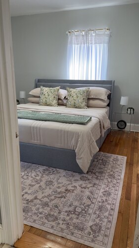 Tranquil 2-bedroom condo with AC in charming Providence