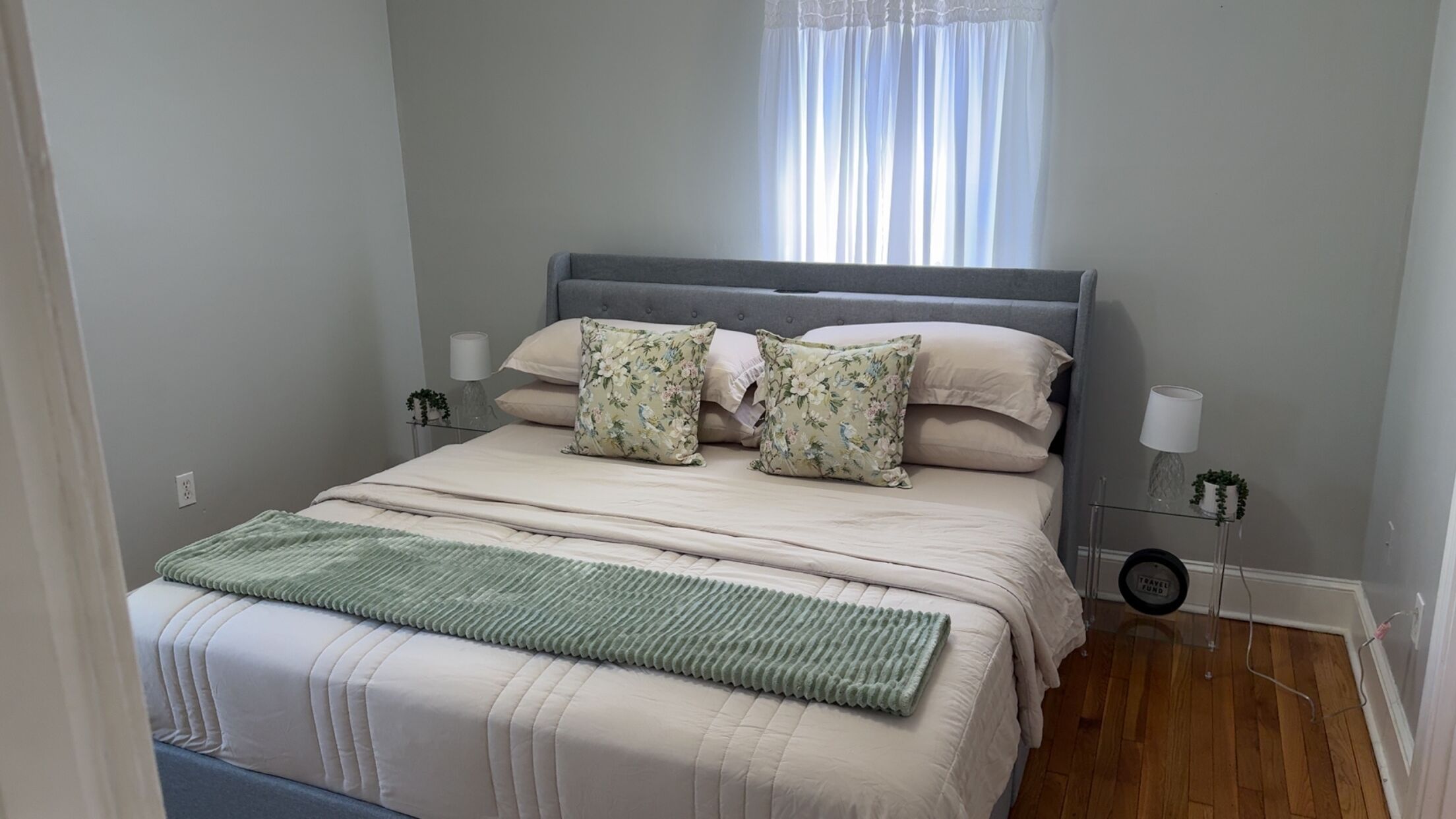 2 bedrooms, iron/ironing board, travel crib, WiFi (free)