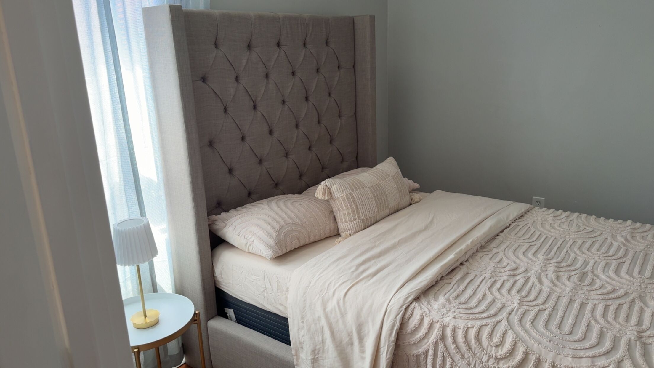 2 bedrooms, iron/ironing board, travel crib, WiFi (free)