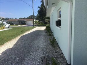 A residential driveway leading to a house with a gravel path and a small garden area. - Charming 1-bedroom studio near Venice Beach (Venice)