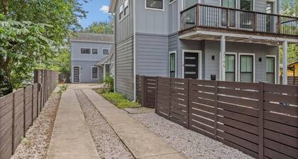 Hide Out in E Austin’s Cozy Casita | 10 Min Walk to Bars, Bistros & Burgers