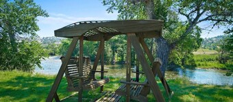 Lodge on the Boulder River | Sleeps 10