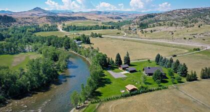 Lodge on the Boulder River | Sleeps 10