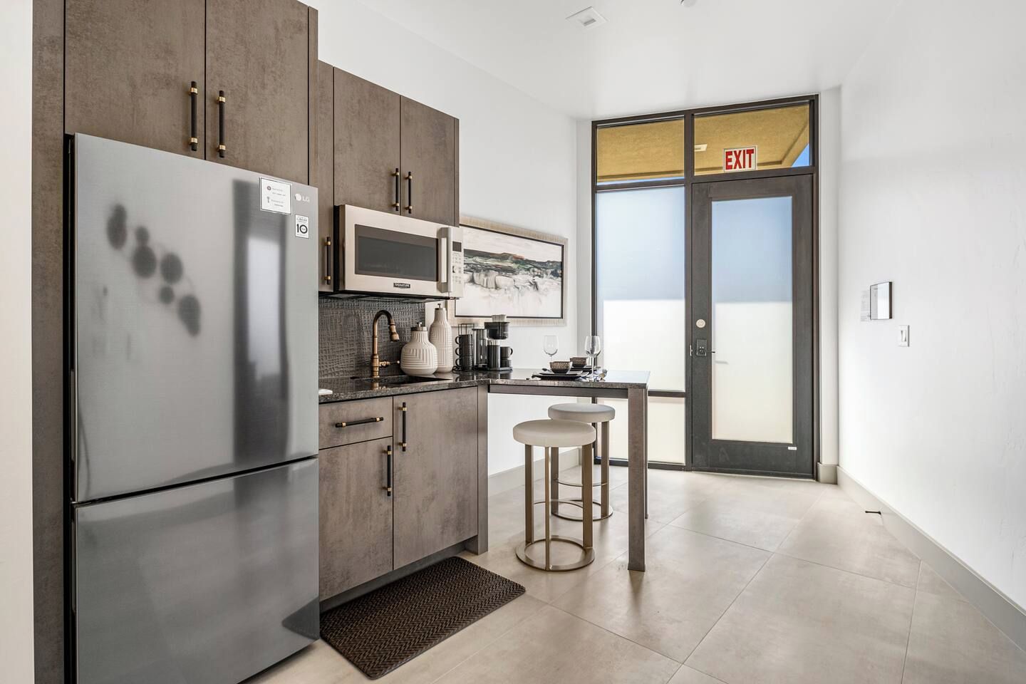 Fridge, cookware/dishes/utensils