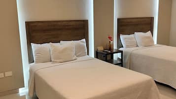 Deluxe-Doppelzimmer | Schreibtisch, laptopgeeigneter Arbeitsplatz, Bügeleisen/Bügelbrett