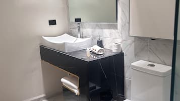 Dusche, Handtücher, Seife, Shampoo
