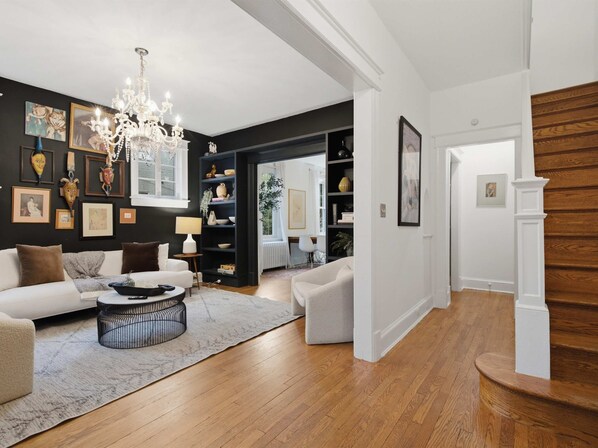 Living room - Historic Designer Home - NW Washington (Washington)