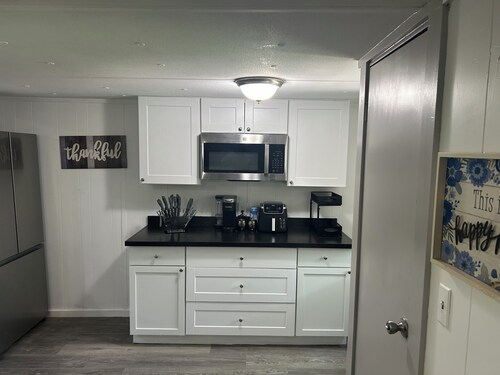 Adorable 3-bedroom experience on Lake Hartwell with great access to nature