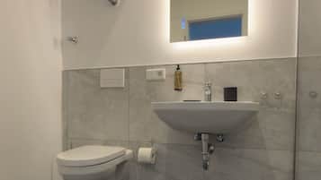Apartamento | Baño | Ducha, toallas, jabón y champú