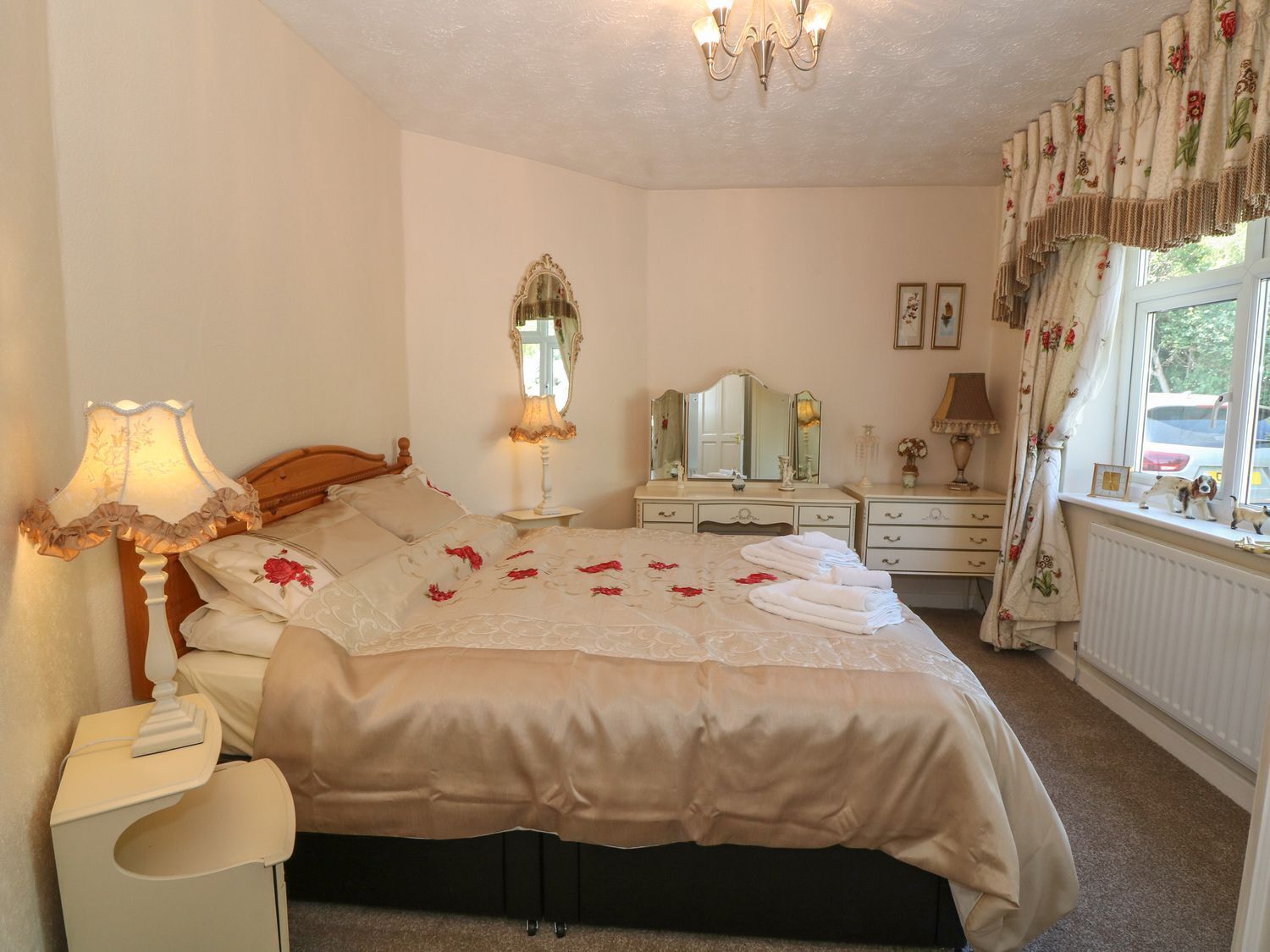 3 bedrooms, WiFi (free), individually decorated, individually furnished