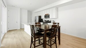 Dining - Aurora Modern Retreat (Aurora)