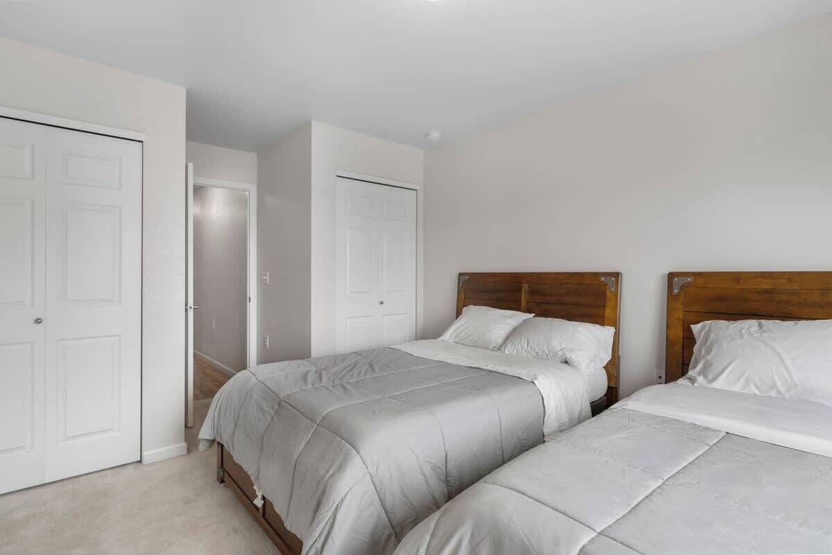 3 Schlafzimmer, Schreibtisch, Bügeleisen/Bügelbrett, Reisekinderbett