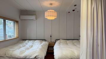 2 bedrooms, iron/ironing board, internet, bed sheets