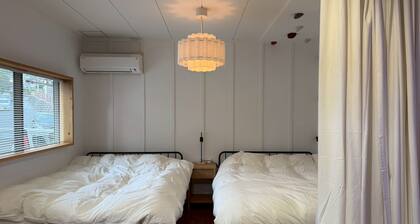 Perfect for sightseeing in Ise-Shima / PAARU inn (Room D, 1st Floor) / Accommodates up to 6 guests / Family groups / Self-check-in