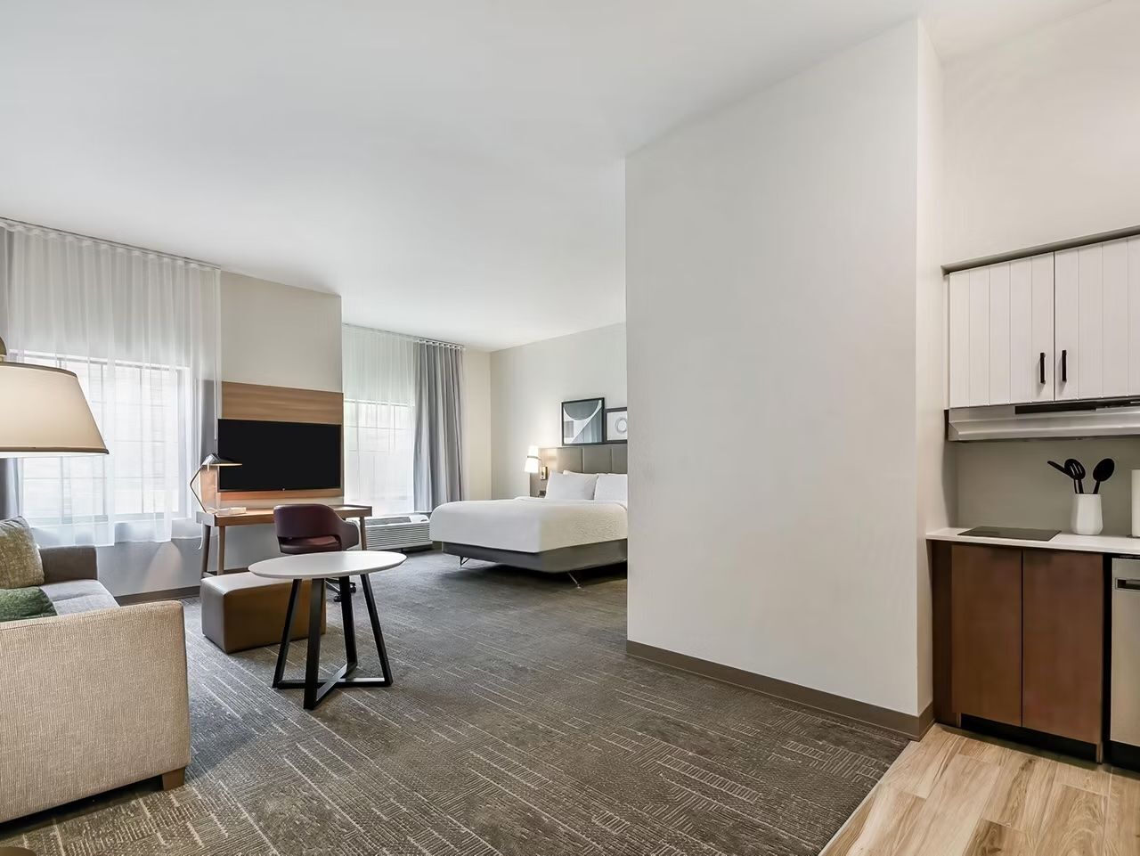 1 bedroom, desk, iron/ironing board, WiFi (free)
