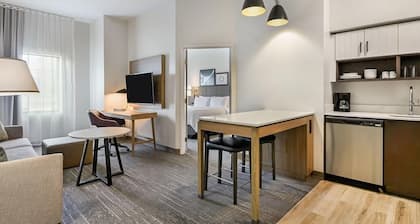 Accessible 1BR Suite w/ Tub | Pool + Hot Breakfast