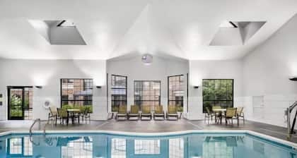 Accessible 1BR Suite w/ Tub | Pool + Hot Breakfast