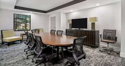 1BR King Suite | Free Breakfast & Heated Pool