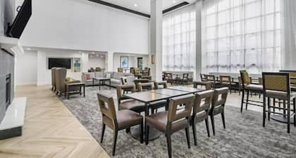 1BR King Suite | Free Breakfast & Heated Pool