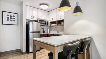 Coffee/tea maker, fridge, microwave, stovetop