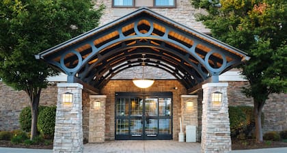 Spacious 2BR King Suite | Pool & Free Breakfast