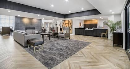 Accessible 1BR Suite w/ Roll Shower + Breakfast