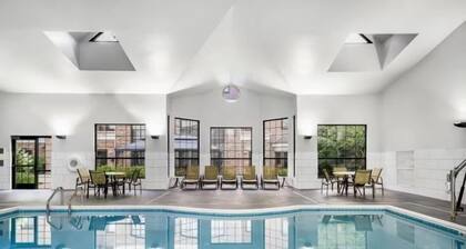 Accessible 1BR Suite w/ Roll Shower + Breakfast