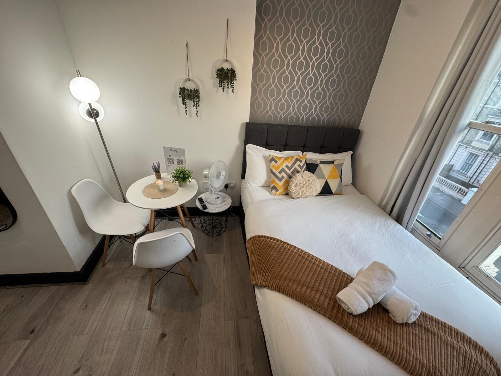 Estudio básico, baño privado (Double) | Tabla de planchar con plancha y wifi gratis