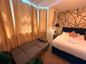 Studio, ensuite (Triple) | Setrika/meja setrika dan Wi-Fi gratis