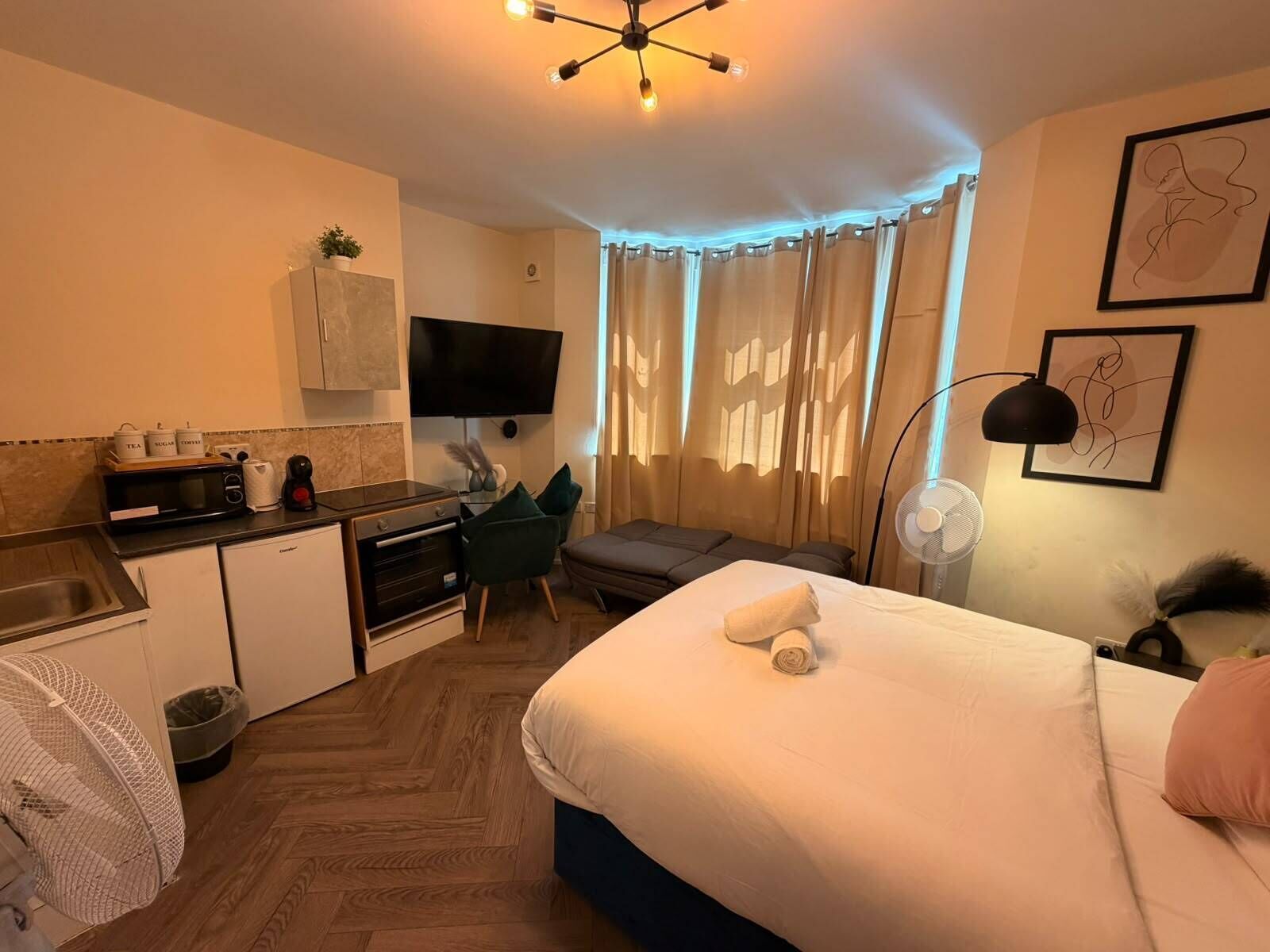 Studio, Ensuite (Triple) | Room amenity