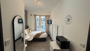 Estudio básico, baño privado (Double) | Tabla de planchar con plancha y wifi gratis