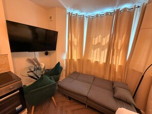 Studio, ensuite (Triple) | Setrika/meja setrika dan Wi-Fi gratis