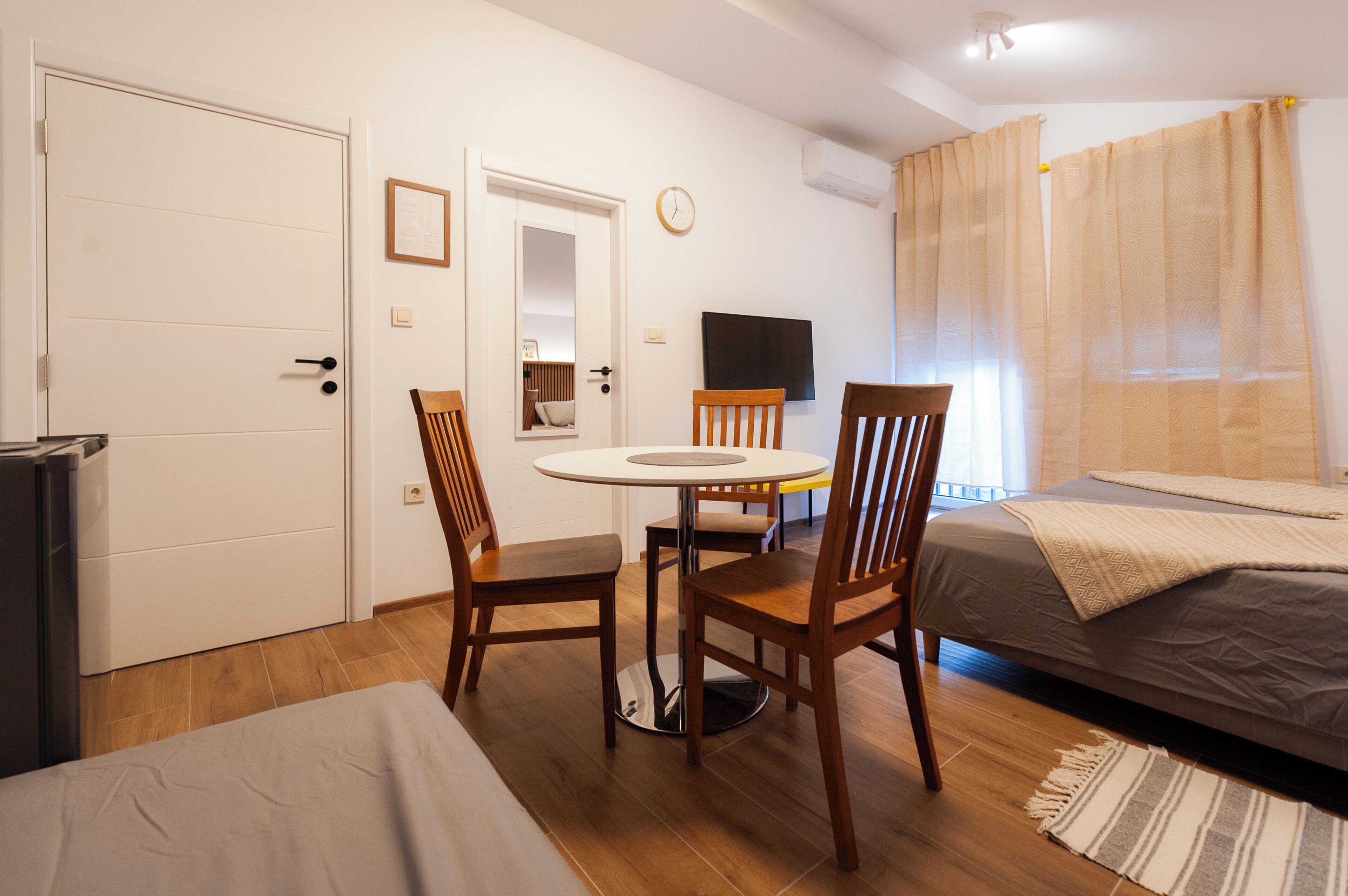 1 chambre, fer et planche à repasser, accès Internet, draps fournis