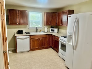 Coffee/tea maker, fridge, microwave, oven