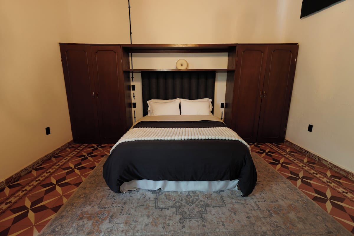 Deluxe Room | WiFi (free), bed sheets