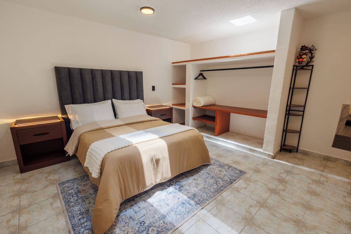 Standard Room | WiFi (free), bed sheets