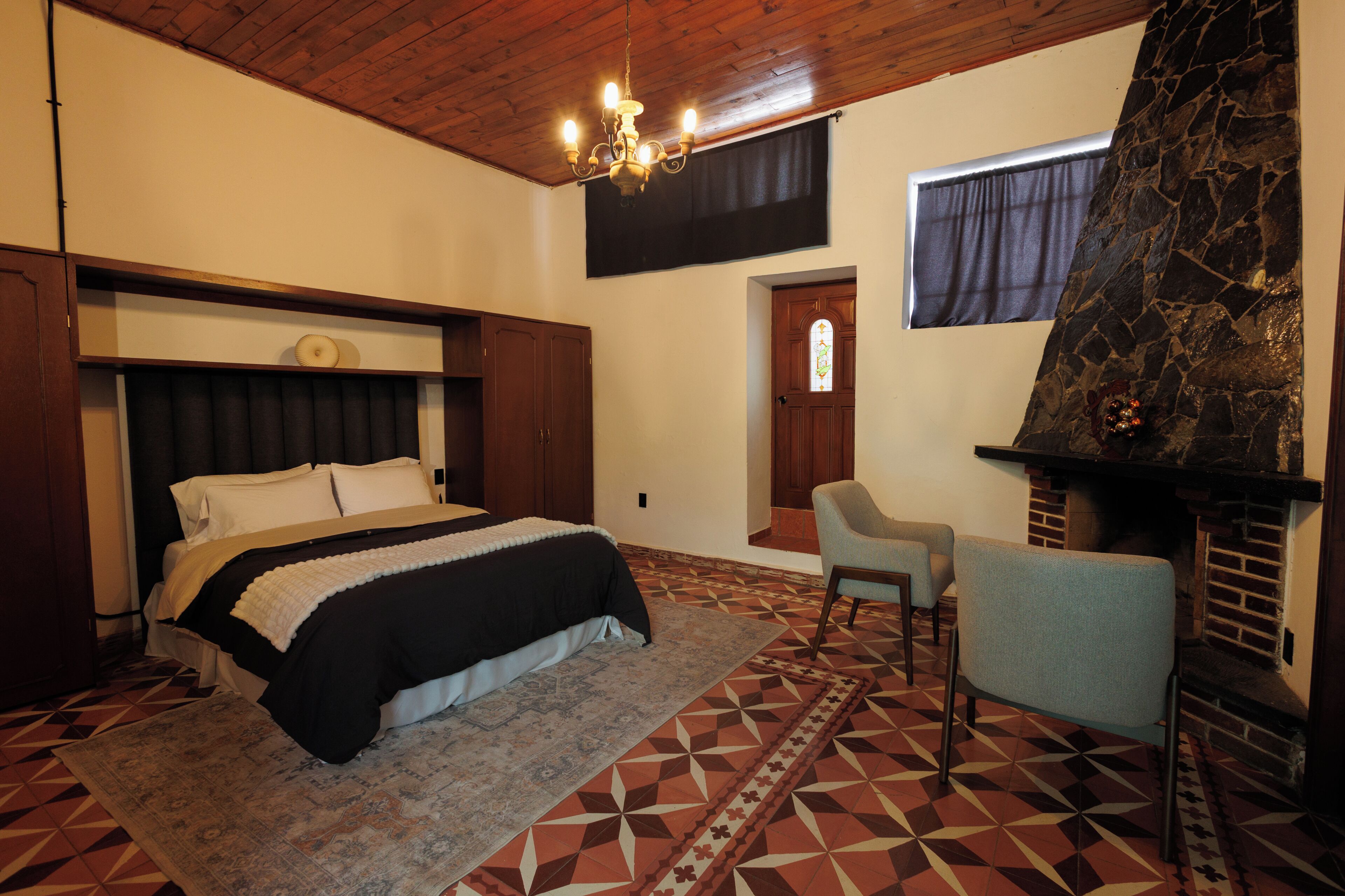 Deluxe Room | WiFi (free), bed sheets