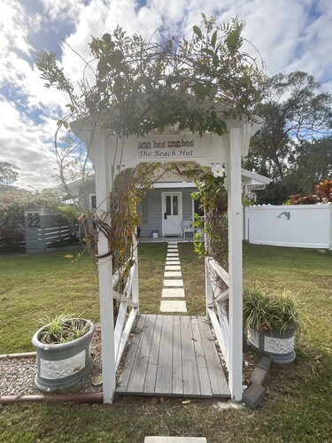 2 BED BEACH HUT+ STUDIO+SWIMSPA,SAUNA,PATROLLED BEACH,TAVERN, SHOPS,RESTAURANTS.